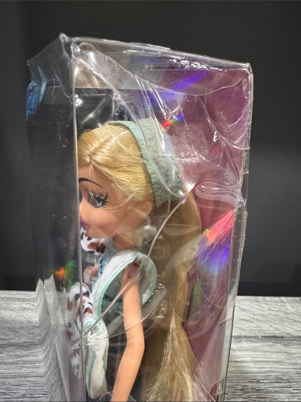 NEW: Bratz | 20 Yearz: Cloe Doll (2021) - Collectible Fashion Doll & Accessories - Picture 16 of 16